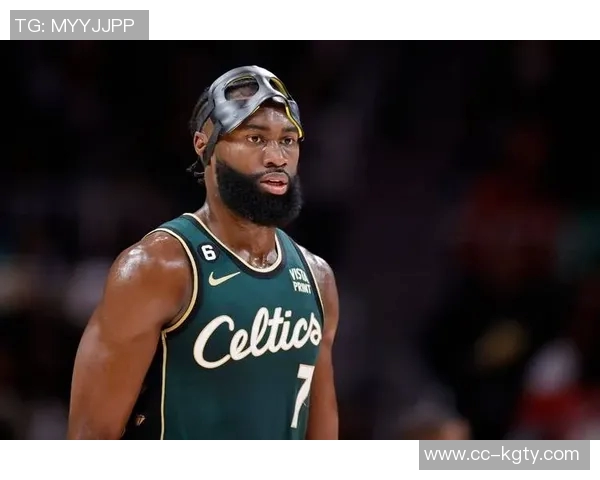 杰伦布朗手感低迷却全能表现砍下19分12板11助力助球队胜利